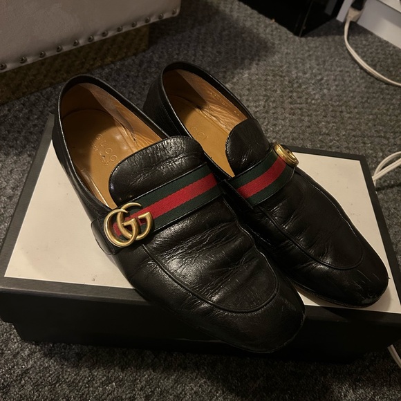 Beautiful Gucci loafers - Picture 2 of 4